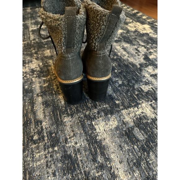 Nine West Boots Phaedra Gray Suede Block 4” Heel Size 8M Faux Fur Lined Lace Up - Picture 4 of 9